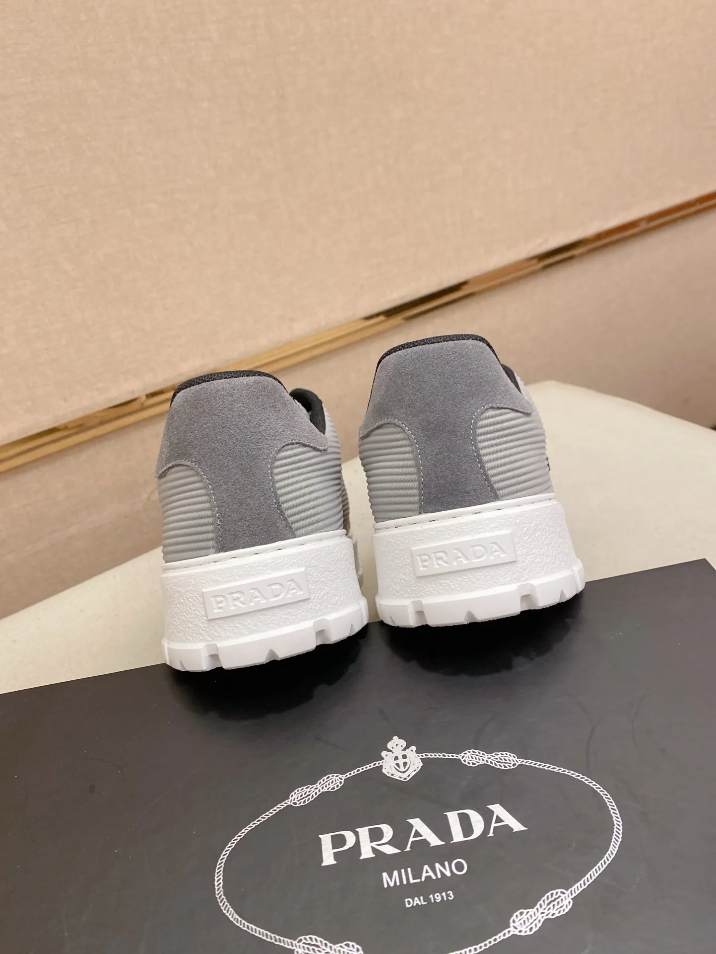 Men's men's shoes💰: 440💰[Prada～Prada] Trendy new styles are on the market. Same style as the official website. Counter quality. Original version. [Strong] [Strong] Imported selected first-layer cowhide. Comfortable and breathable sheepskin lining, fine workmanship, upper layer made of 100% pure cowhide, original last shape, comfortable on the feet, shoe sizes 38 to 44
